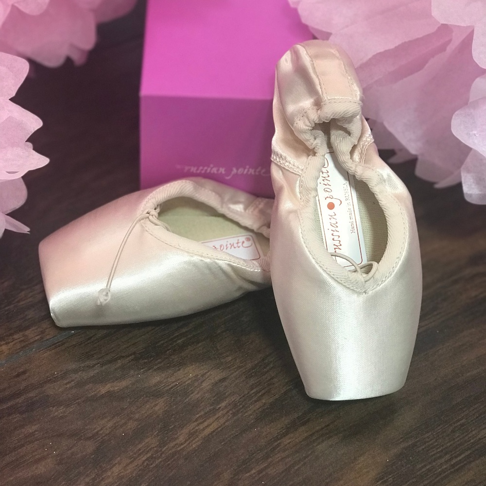 Russian Pointes, Entrada Pros